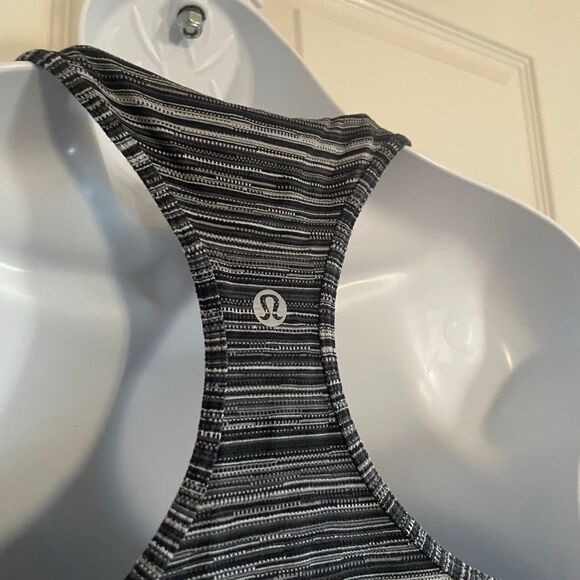 Lululemon Size 8 Cool Racer Back Tank Top Cyber Black - Picture 6 of 7